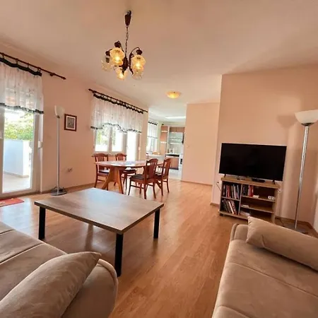 Apartman Db *